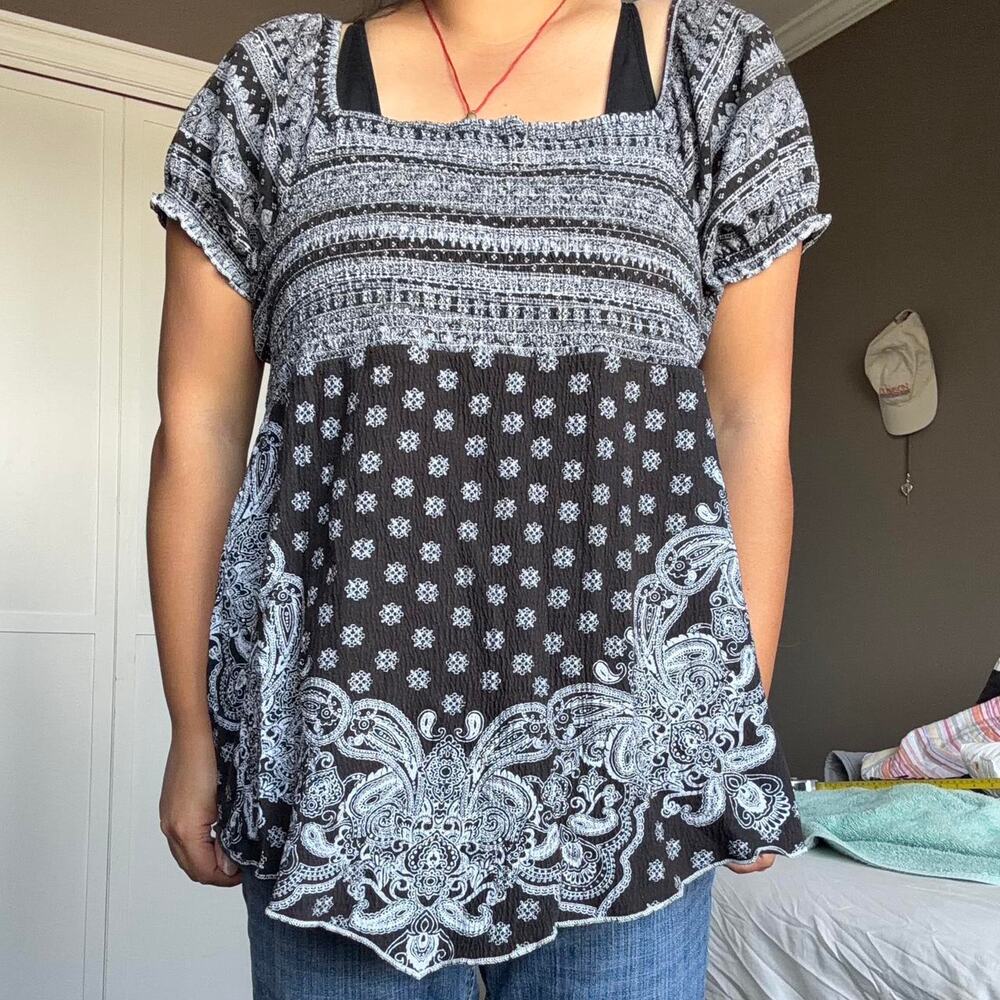 White and black paisley print